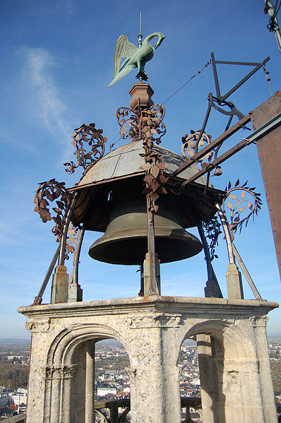 File:Cloche cathedrale bourges.JPG