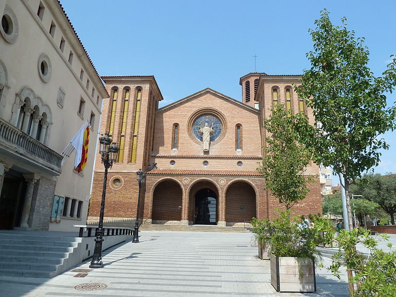 File:Església Parroquial de Santa Maria de Cornellà-10.JPG