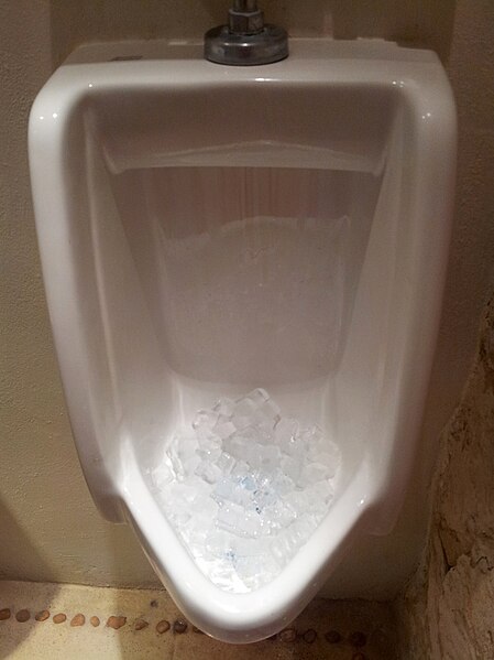 File:Urinal with Ice - Playa del Carmen, Mexico - August 15, 2014 02.jpg