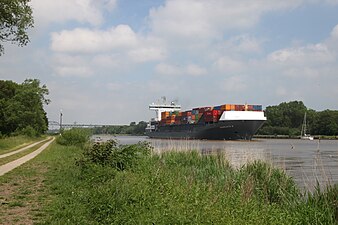 MS CHARLOTTA B in Höhe Hochdonn auf dem Weg nach Hamburg