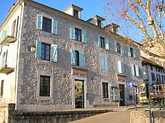 L'ancienne mairie et l'ancienne école.