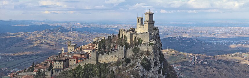 Città di San Marino a view to Poggio Torriana and Verucchio