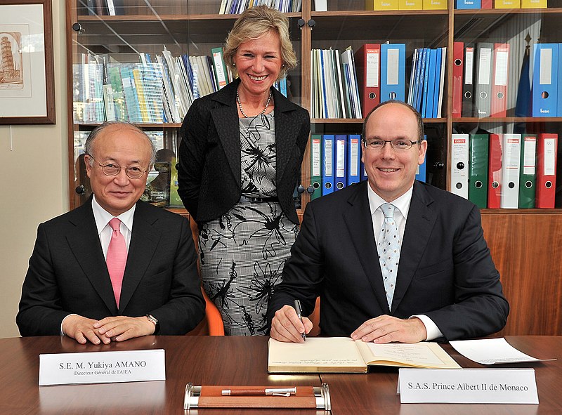 File:IAEA DG Amano with Prince Albert Visits IAEA Monaco Laboratories (01810014) (4837286706).jpg