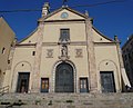 L'església dels Josepets (s. XVI-XVII), existent des dels orígens de Gràcia, es troba a la part alta de la plaça. N'és l'edifici més antic.