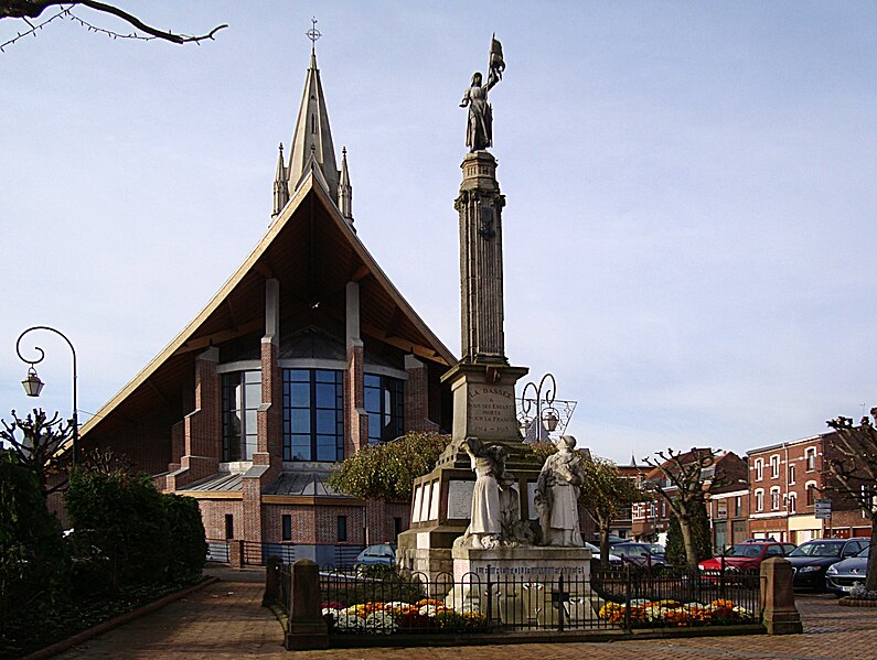 File:La Bassée monument aux morts.JPG