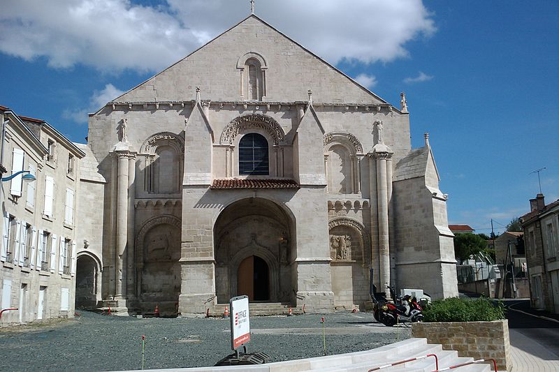 File:Église Sainte-Eulalie de Benet (3).jpg