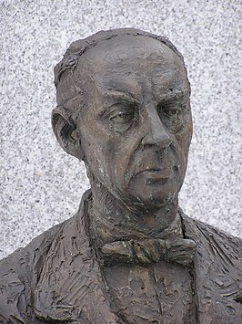 Sándor Márai, detail van zijn standbeeld in Košice