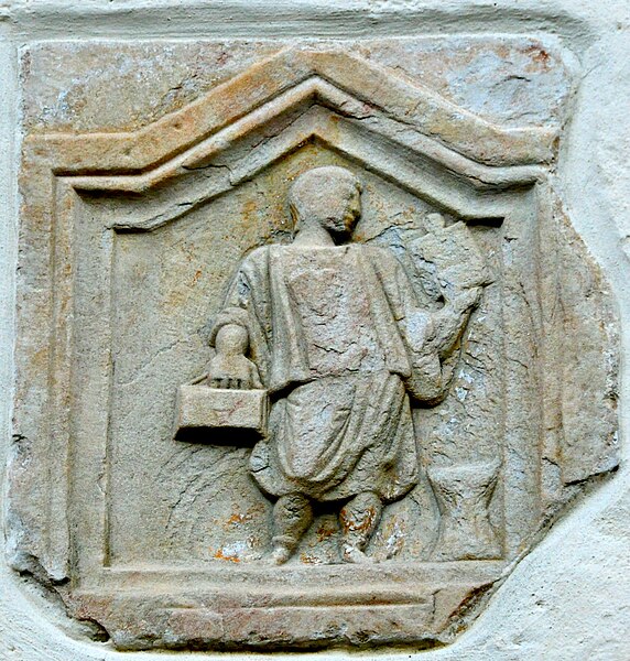 File:Magdalensberg St. Thomas Pfarrkirche hl. Thomas W-Wand Grabbaurelief 15102011 4432.jpg