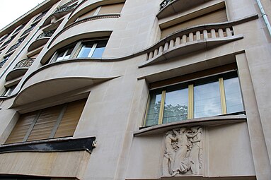 Sinuous curves on the façade of Avenue Montaigne no. 26 in Paris, by Louis Duhayon and Marcel Julien (1937)[234]