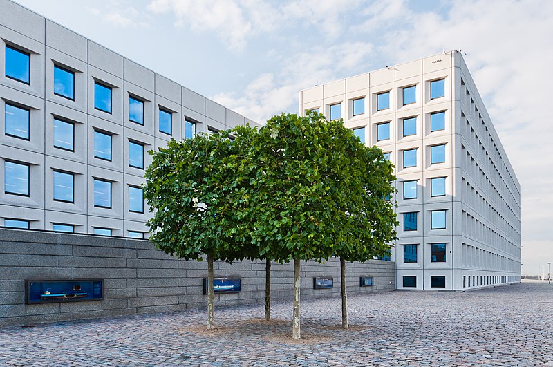 File:Maersk headquarters Copenhagen 2014 01.jpg