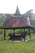 Makam orang terdahulu di Huta pungkut Mandialing Natal.jpg