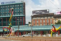 Ago, filo e nodo (2000), Claes Oldenburg e Coosje van Bruggen, Piazzale Luigi Cadorna, Milano