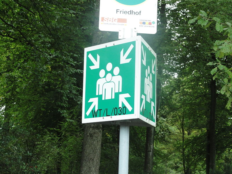 File:Sammelpunkt Bad Säckingen Waldfriedhof (Schild).JPG