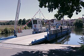 Ferry in Wipfeld.jpg