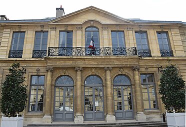 Hôtel de Rothelin-Charolais, Paris, by Pierre Cailleteau, 1700–1704[64]