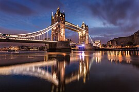 Tower Bridge at dawn Author: Fuzzypiggy