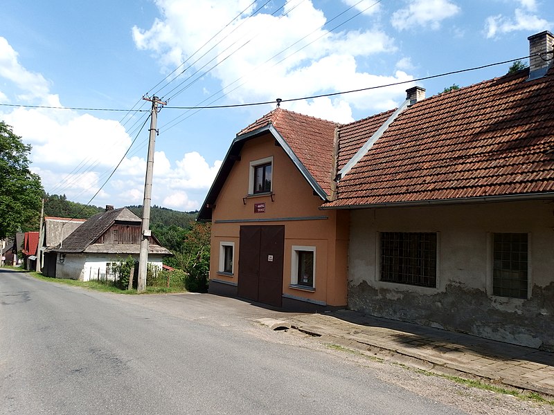 File:Chrastavec, hasičská zbrojnice.jpg