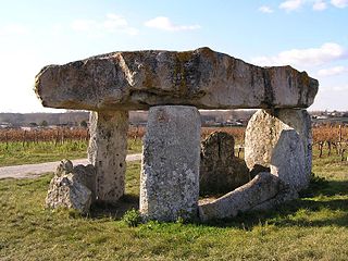 Dolmen de Saint Fort sur le Né