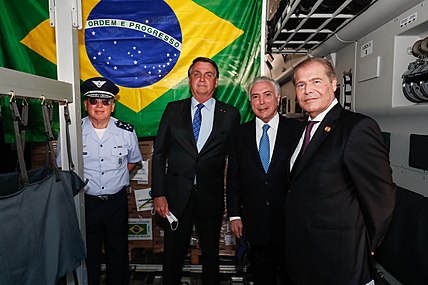 Jair Bolsonaro Brasilgo presidentea eta beste goi funtzionario batzuk Libanoko laguntza misioaren hasieran