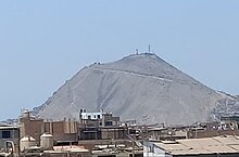 El cerro San Cristóbal desde la Vía de Evitamiento.