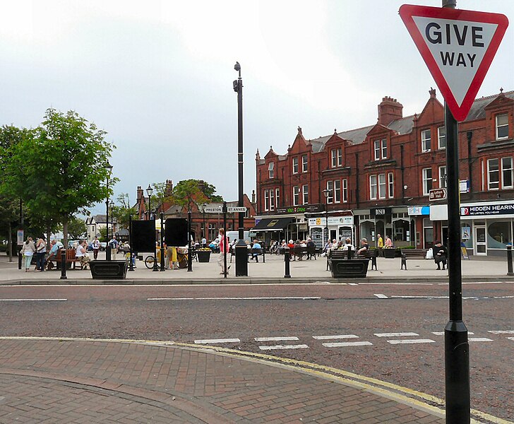 File:Clifton Square - geograph.org.uk - 3965540.jpg