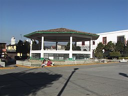 Paviljong på ett torg i huvudorten Santa Cruz Atizapán.