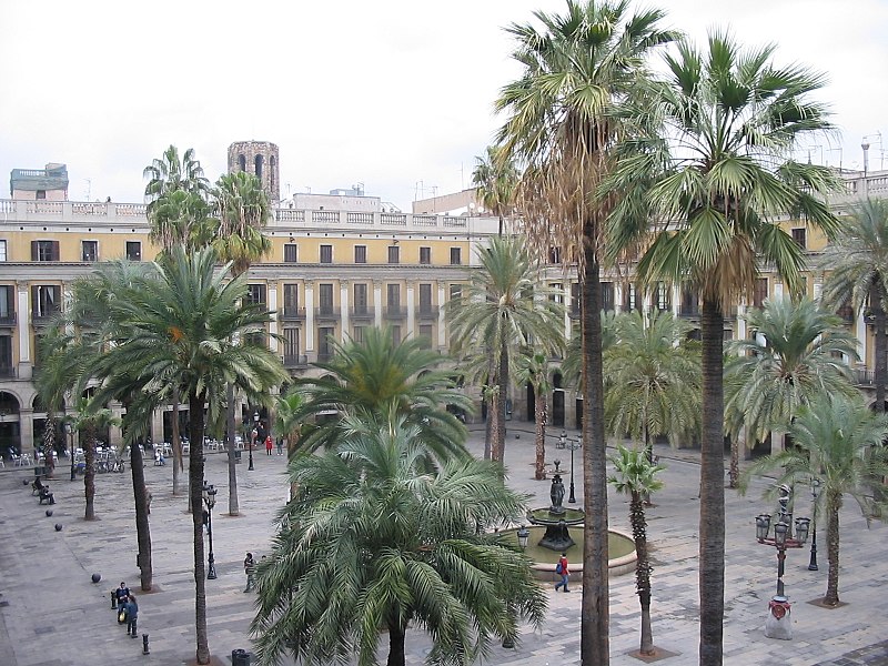 File:Plaça Reial.jpg