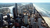 Bầu trời của Gold Coast ở Queensland đặc trưng bởi các căn hộ.