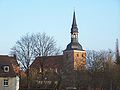 Evangelische Kirche St. Jacobi Mühlstein im unteren Teil des Mauerwerkes der St. Jacobikirche. Unklar ist, ob dies ein Zeichen des Sieges, wie häufig im norddeutschen Raum, über die heidnischen Slawen ist.