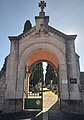 Porte de l'entrée principale du cimetière.