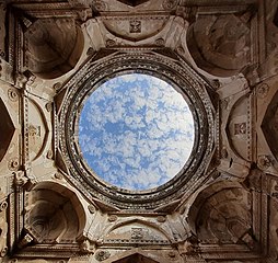 Open roof of the entry hall