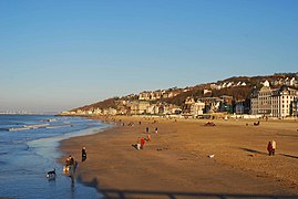 Plage devant l’hôtel.