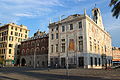 I due corpi del palazzo fotografati da piazza Caricamento