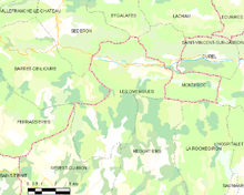 Carte élémentaire montrant les limites de la commune, les communes voisines, les zones de végétation et les routes