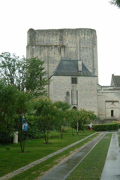 File:Donjon Loches 3.jpg