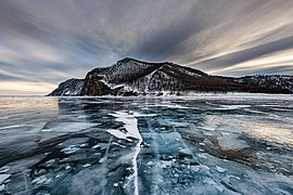 Baikal aintzira neguan.