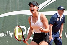 Wiesbaden Tennis Open: Eva Lys bezwingt die auf vier gesetzte Clara Burel mit 6:4 und 6:4.