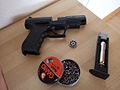 Walther CP99 mit CO2-Magazin, Trommelmagazin und Diabolos