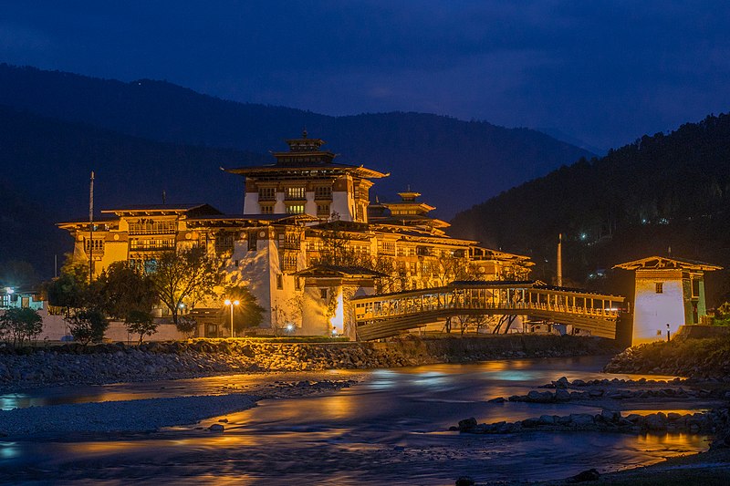 File:Dzong in Punakha - Bhutan (16877920653).jpg