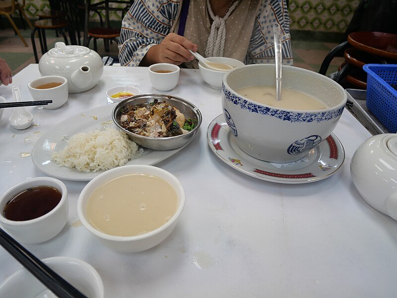 File:Lunch at Kam Pik.jpg