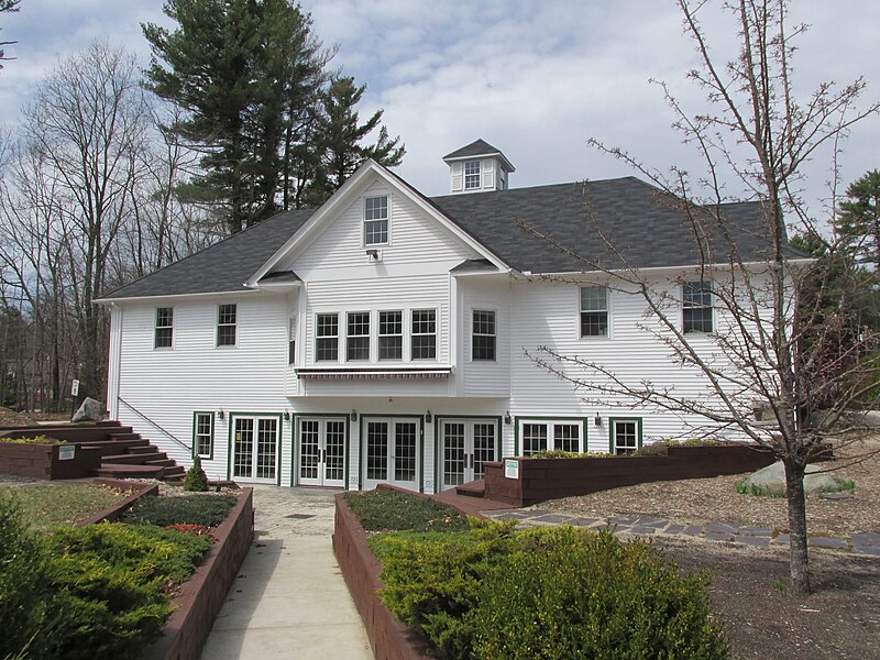 File:Mary E Bartlett Library, Brentwood NH.jpg