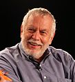 Retrach de Nolan Bushnell, fondator d'Atari e pionier de l'industria dau videojòc.