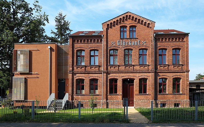 File:Verwaltungsgebauude der Kohlengrube Centrum 17.jpg