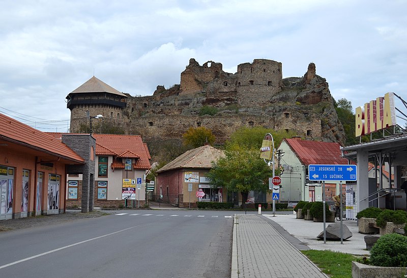 File:Fiľakovský hrad -1c.jpg