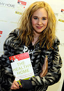 Juno Temple[Note 4] (Anne d'Autriche)