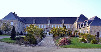 Maison de retraite (ancien hôpital).