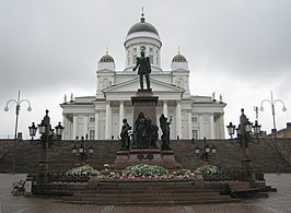 The statue with its accompanying structure