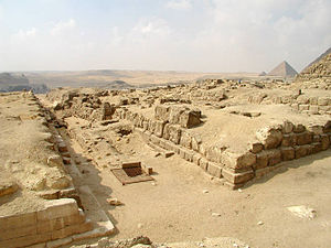 Mastabe a est della piramide di Cheope.