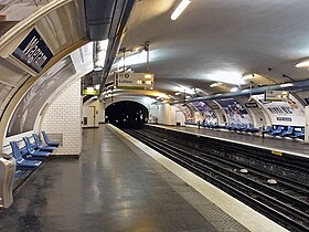 Vue des quais de la station, en direction de Pont de Levallois - Bécon.