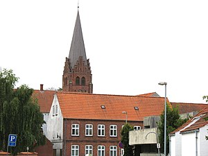 Centrum met de toren van de Sankt Clemens Kirke